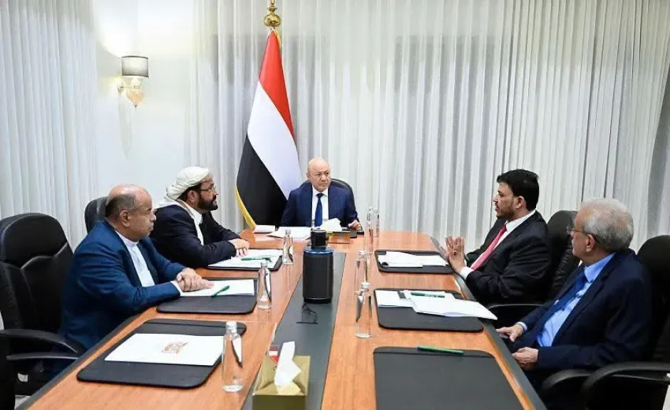 عاجل.. الرئيسي اليمني رشاد العليمي يعلن الحرب