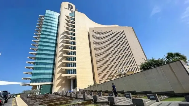 عاجل.. دولة خليجية تعلن تصفير ووقف كامل لصادراتها النفطية