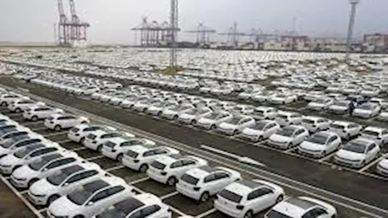 الحق قبل ما يفوتك القطر.. خبير يكشف عن توقعات اسعار السيارات بعد الزيادة الكبيرة في سعر صرف الجنيه مقابل الدولار