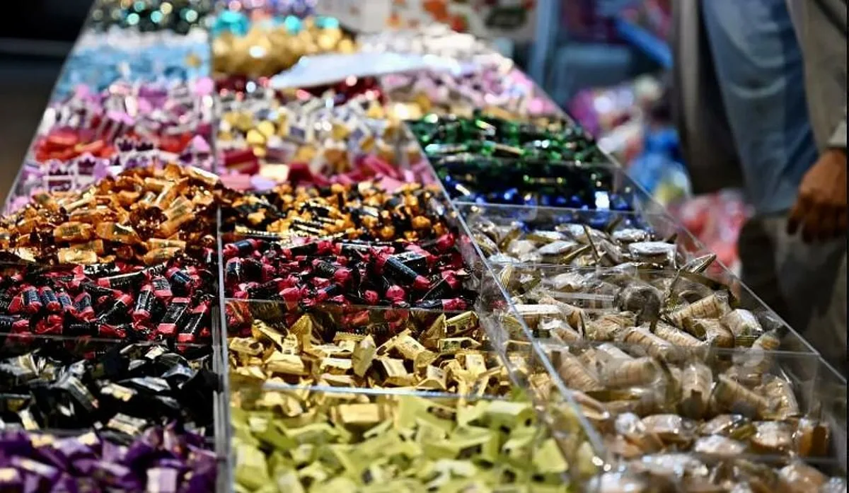 لن تجدها غير في مكة.. حلويات العيد التي يتسابق عليها زوار المسجد الحرام في نهاية رمضان من كل عام